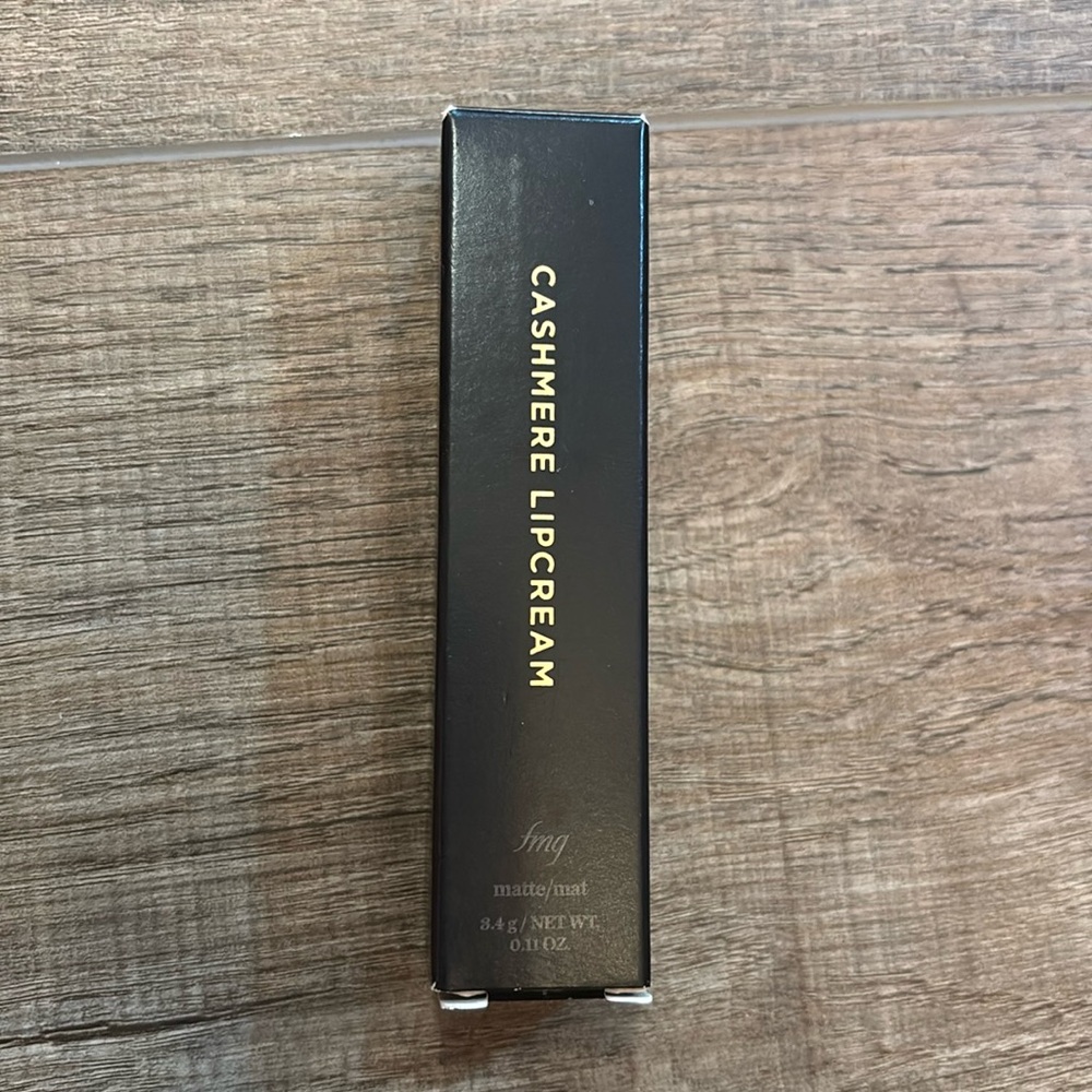 New in box Avon Cashmere Lipcream fmg Matte Dark Cherry